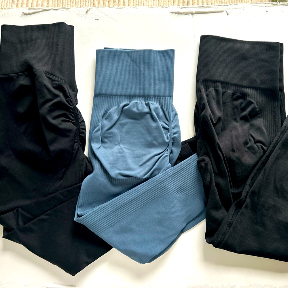 Scrunch butt leggings size small/medium 3 pairs